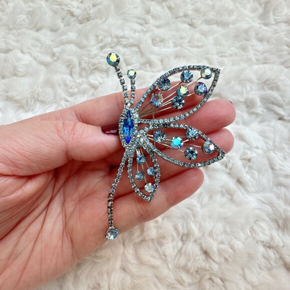 Gorgeous Blue Butterfly Crystal Brooch - Picture 4 of 6